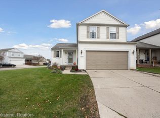 10213 Meadow Crest Ct, Holly, MI 48442