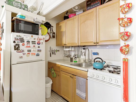 4th image of 248 W 73rd St APT 2C