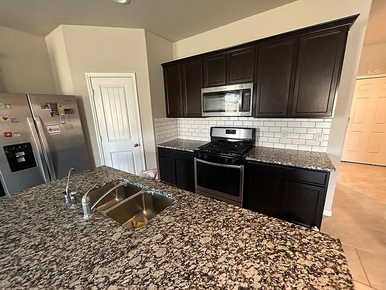 3207 Sumac Dr — Photo 5