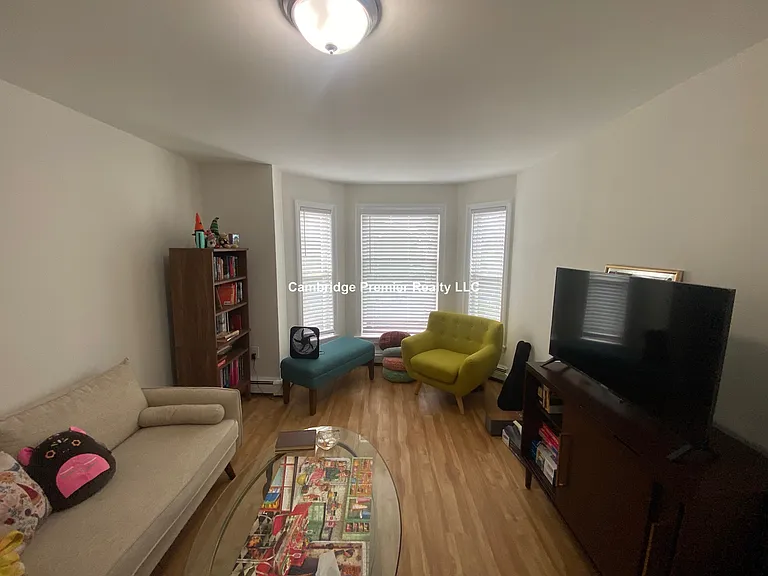 67 Florence St #2 — Photo 4