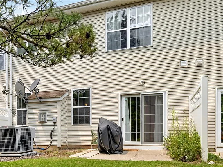 261 Concord Pl — Photo 17