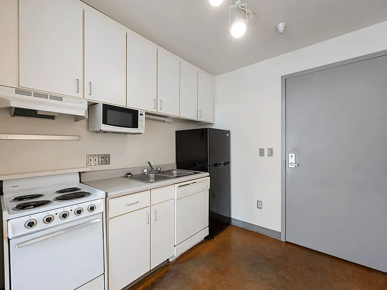 Whiteway Apartments — Photo 52