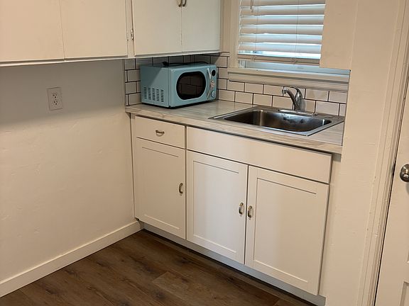 3rd image of 586 Highland Dr #2