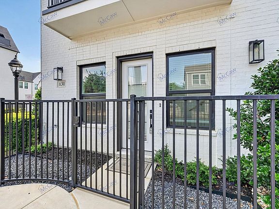 4th image of 131 Thornton St