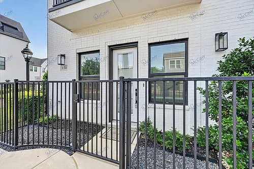 131 Thornton St Photo 1