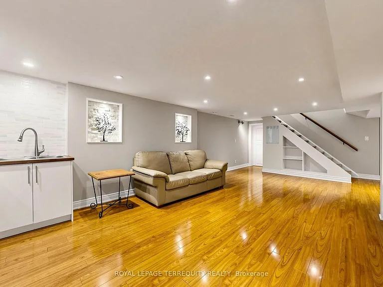 14 Hedges Blvd #LOWER — Photo 6