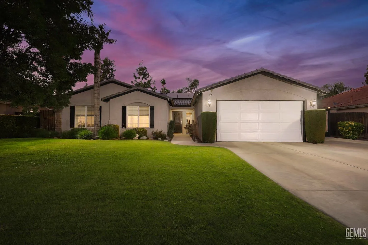 10104 Commodore Dr photo 1