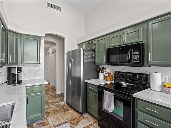 4th image of 8438 W TROY Street