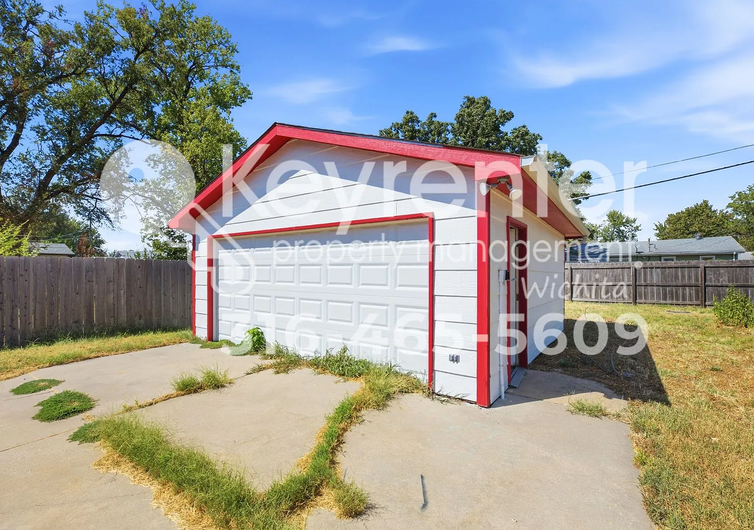 2 Weeks Free Rent! Charming 3-Bedroom Home With Detached 2-Car Garage & Fenced Backyard — Photo 3