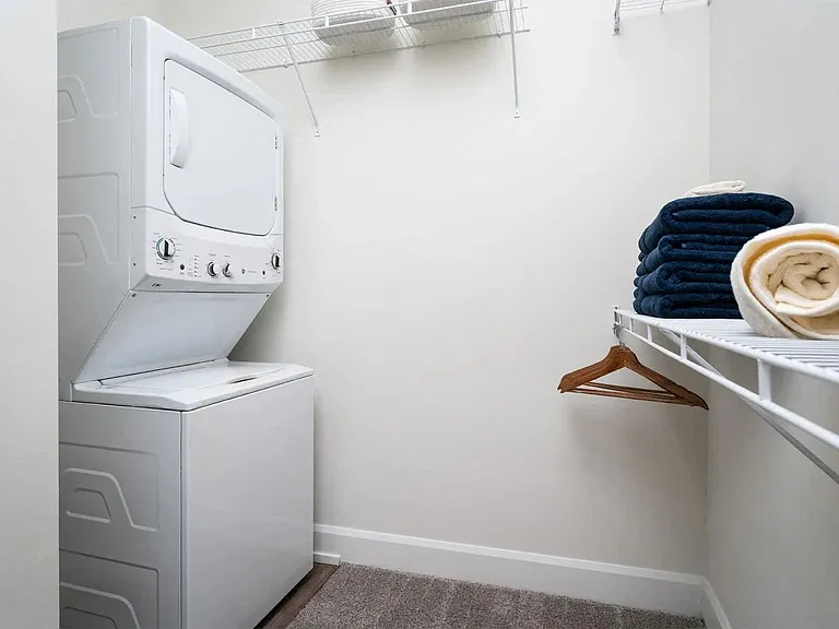 Skytop Apartments — Photo 6