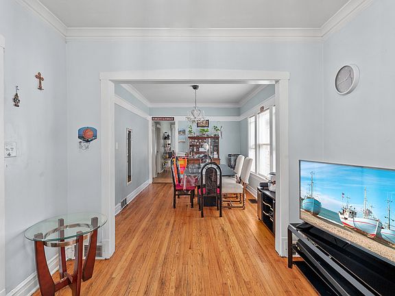 3rd image of 3220 W 65th St
