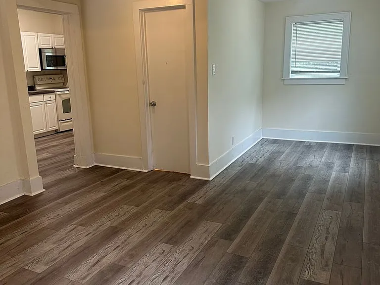 718 Queen St — Photo 14