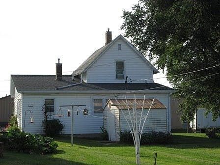 2nd image of 208 Maple St