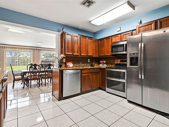 4th image of 765 E Prima Vista Blvd