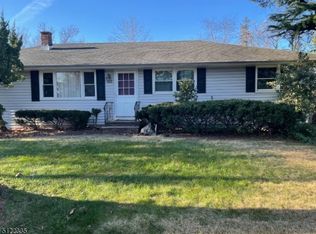 32 Castleton Ave, Somerset, NJ 08873