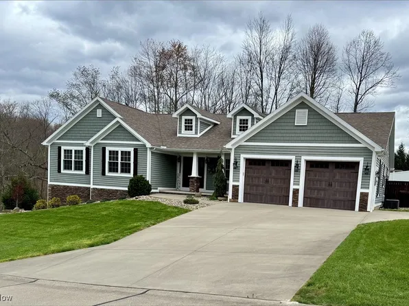 218 Summit Dr, Williamstown, WV 26187