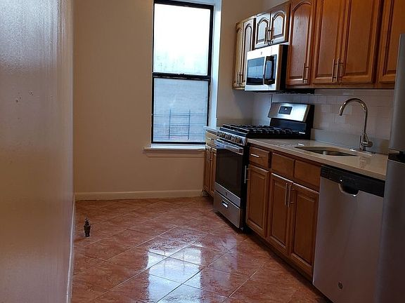 3rd image of 79 Avenue O #B7