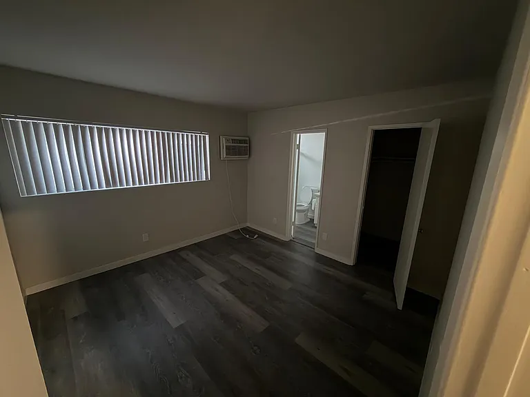5354 Yarmouth Ave — Photo 21