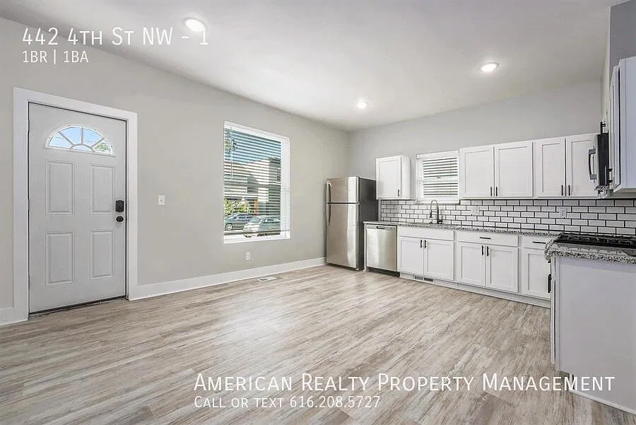 442 4th St NW — Photo 1