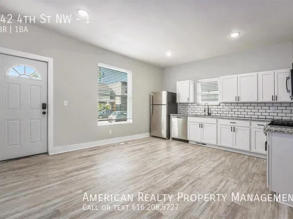442 4th St NW, Grand Rapids, MI