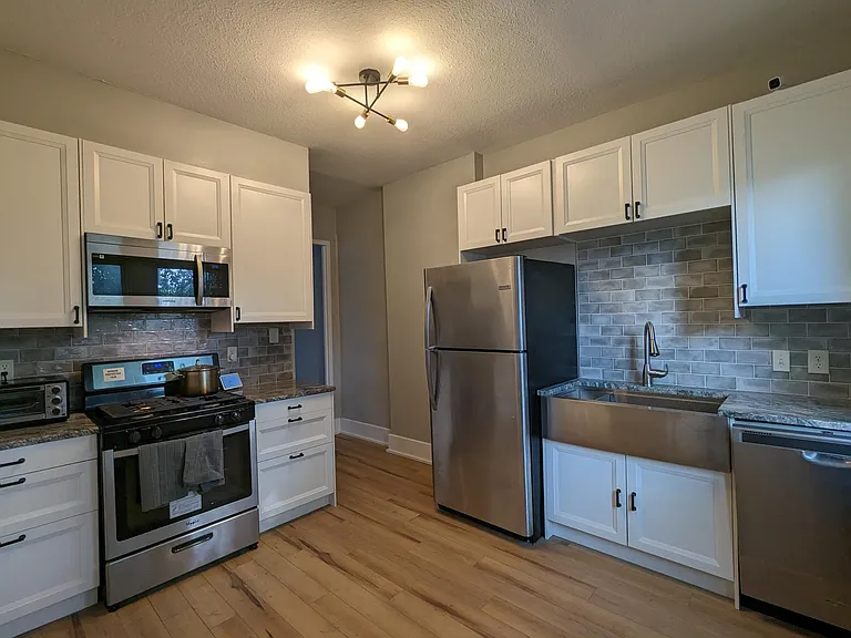 Tastefully nearly brand new kitchen