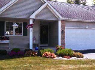 4905 Streamside Dr, Loves Park, IL 61111