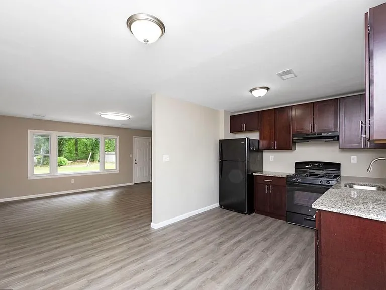 83 Buckingham Dr — Photo 6
