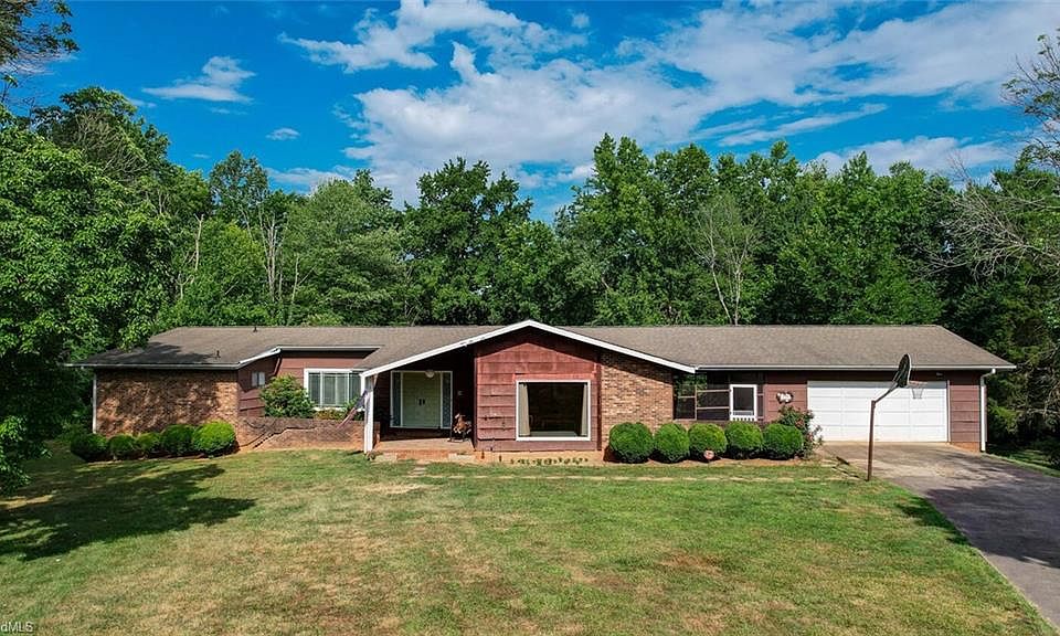 1st image of 100 Windemere Dr