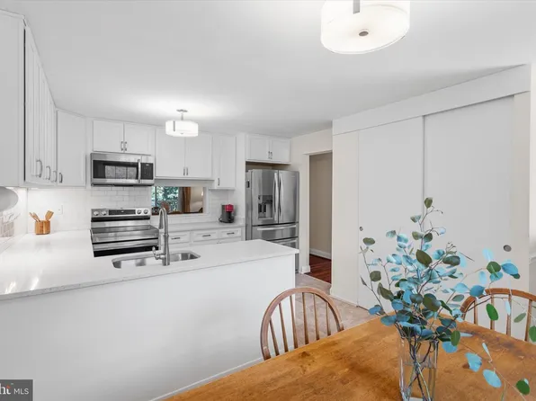 9752 Summer Park Ct, Columbia, MD 21046