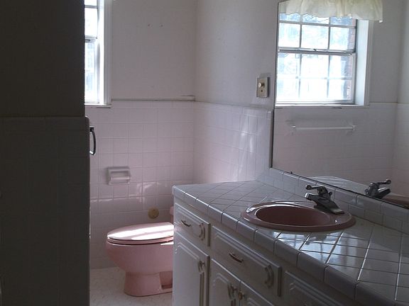 2nd image of 1901 Fairway St