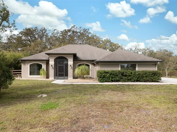 27951 Austin Woods Dr, Dade City, FL 33525
