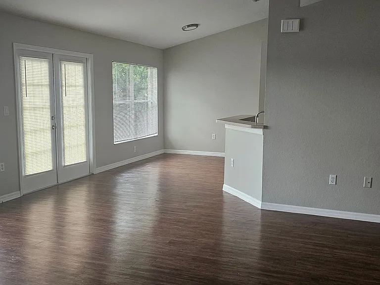 1530 SW 19th Ave — Photo 4