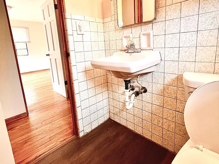 2530 Pleasant St #4 — Photo 12
