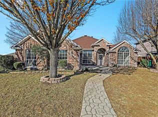329 W Willow Creek Dr, Glenn Heights, TX 75154