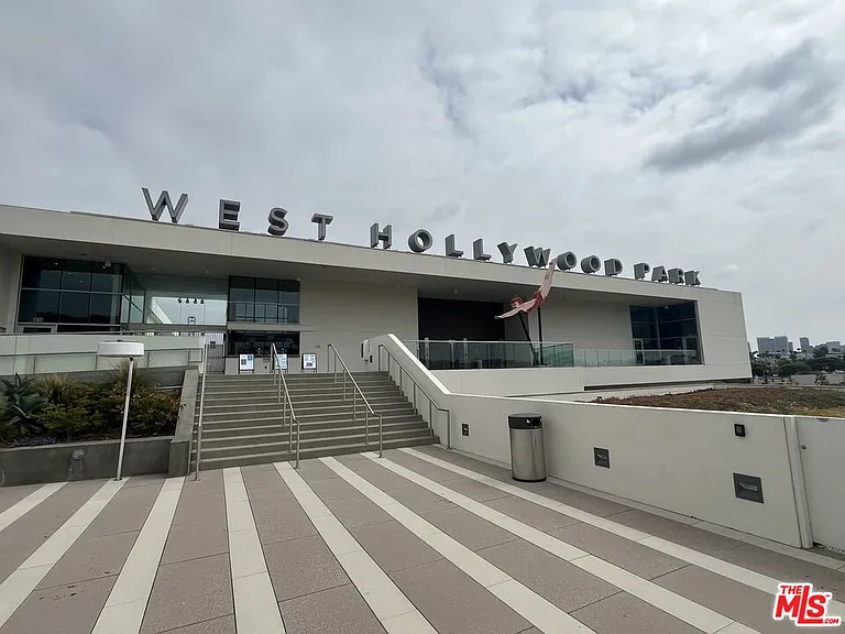 505 N San Vicente Blvd — Photo 17