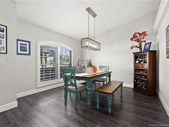 3rd image of 407 NE Pecos Way