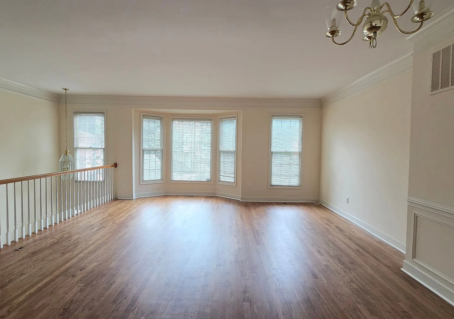 Fabulous Layout with this Beautiful Alexandria Townhome! — Photo 4