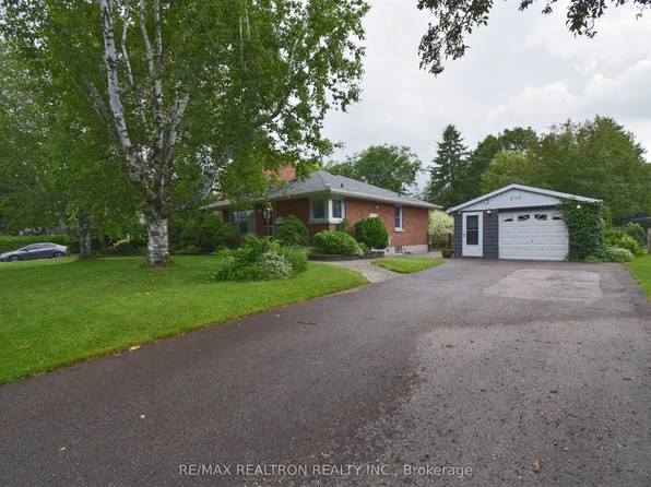 250 Meadow Rd, Whitby, ON L1N 3K2