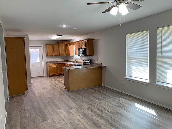 3rd image of 703 NW 14th St