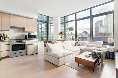 Rented by New York Casas Ltd.