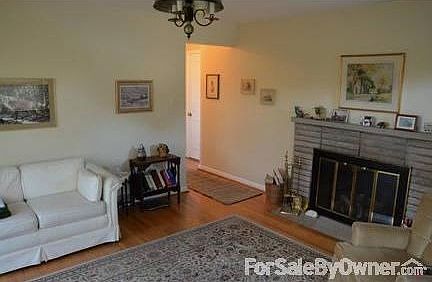 4th image of 1353 Oak Knoll Dr