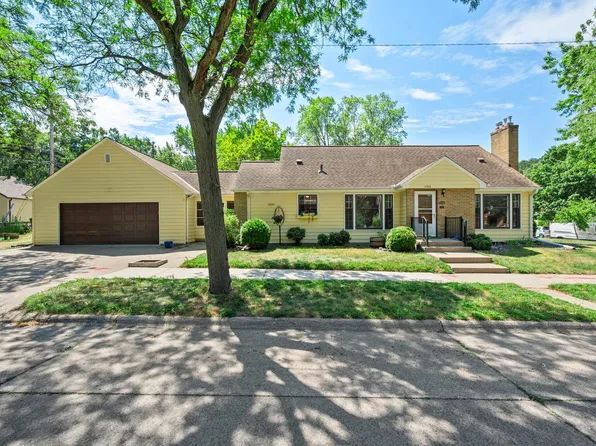 4366 Thomas Ave N, Minneapolis, MN 55412