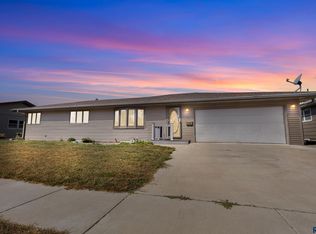 421 S Academy St, Lennox, SD 57039
