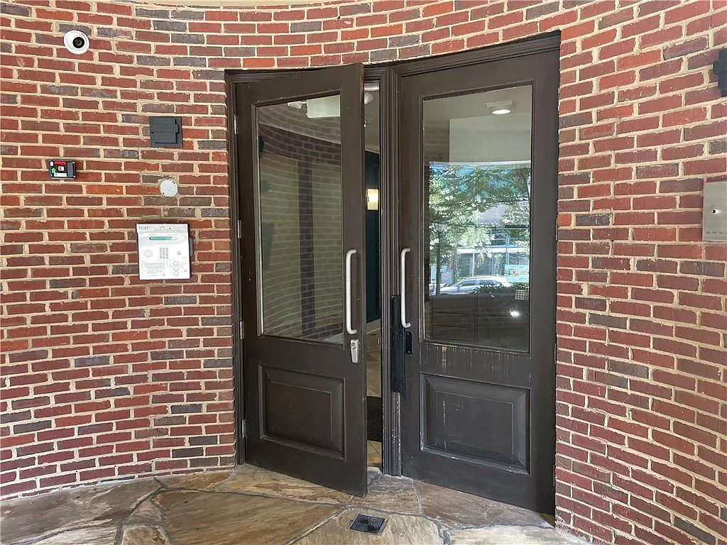 1 bed, 1.0 bath, 895 sqft, $2,090 — Photo 3