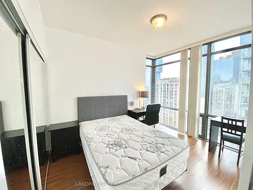 37 Grosvenor St #2409 Photo 1