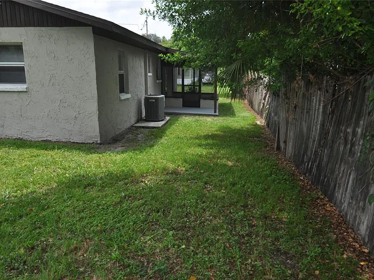 1624 Merrick Rd — Photo 22