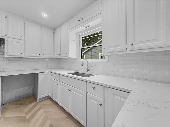 5th image of 219 W Taylor St