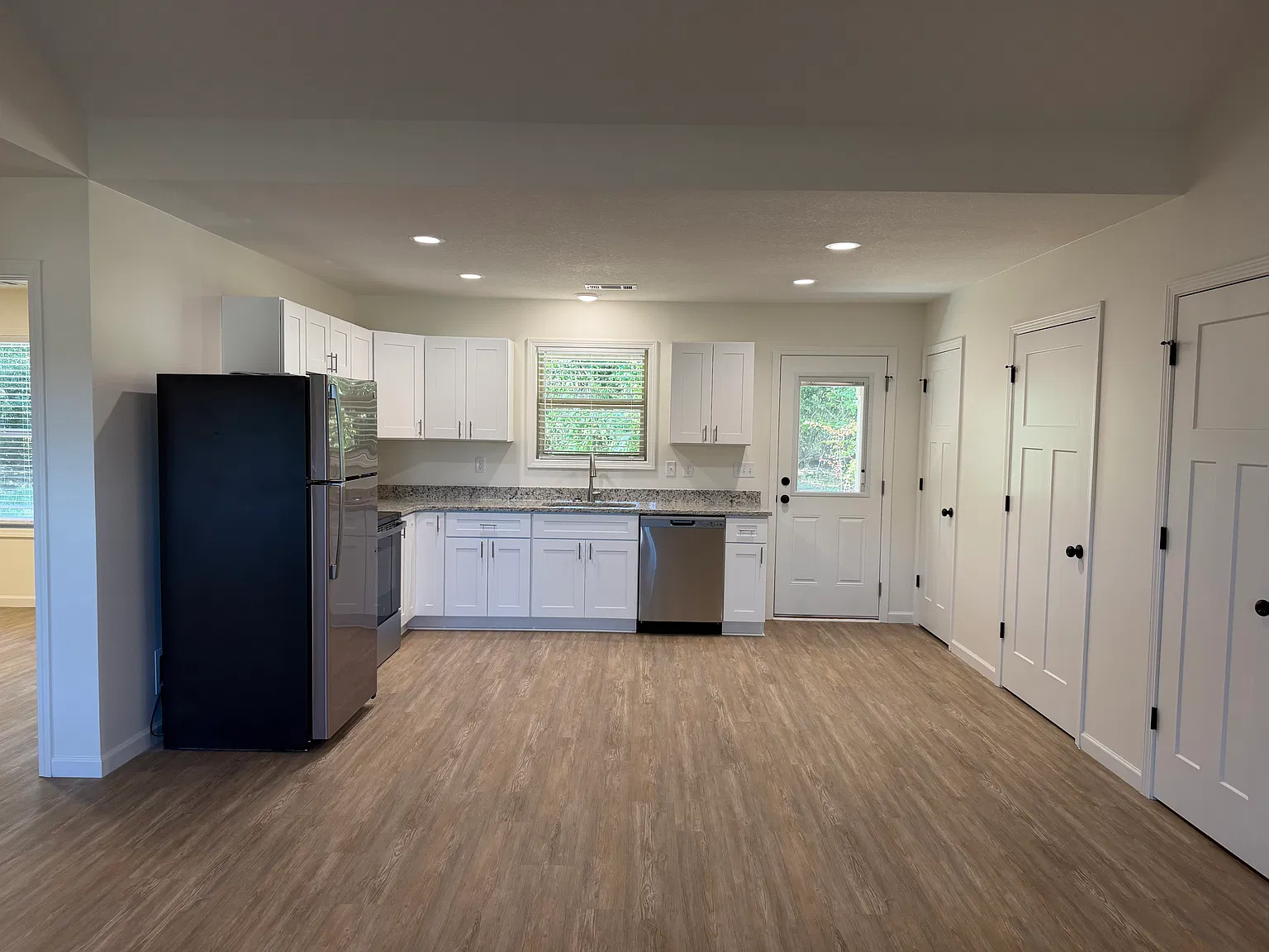 3 bed, 1160 sqft, $1,600 — Photo 2