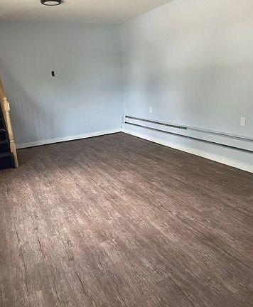 4th image of 64 Chateau Dr