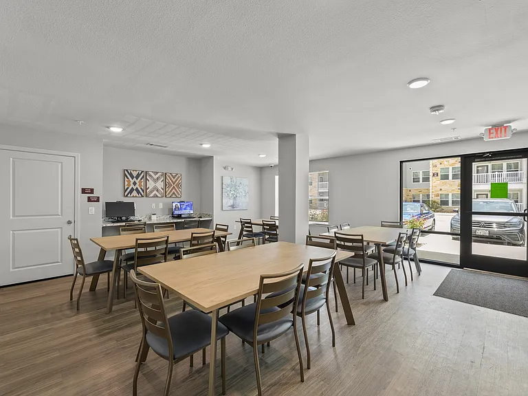 Cordova Apartments — Photo 7